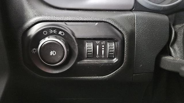 Used 2018 Jeep Wrangler Unlimited Sport AWD/4WD image 31