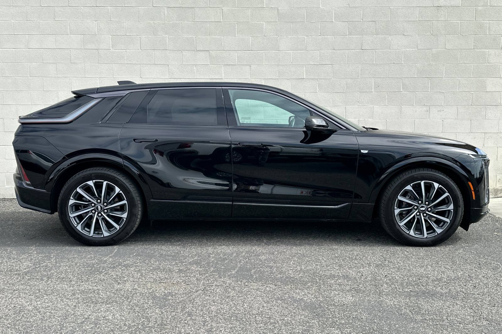 Certified 2024 Cadillac Lyriq Sport AWD/4WD image 3