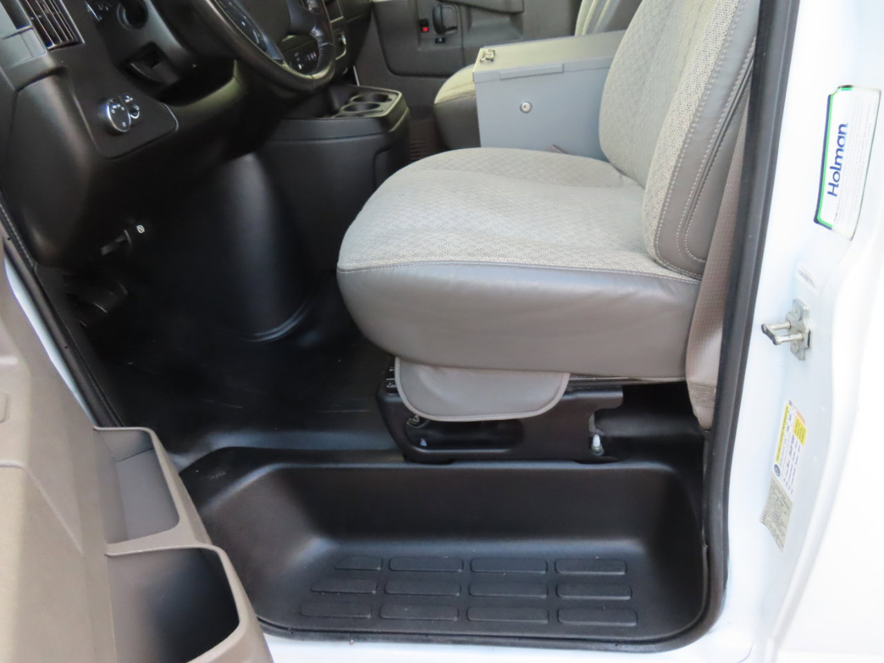 Used 2022 Chevrolet Express 2500 w/ Driver Convenience Package image 8