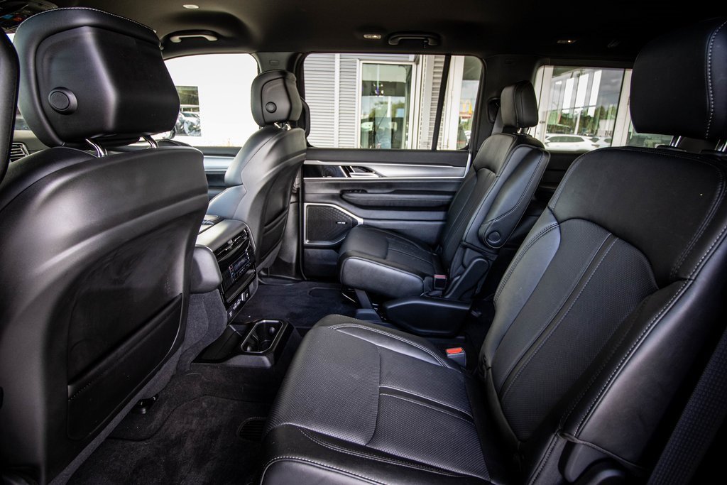 Used 2025 Jeep Wagoneer Series II image 45