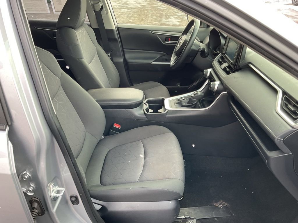 Used 2020 Toyota RAV4 XLE w/ Convenience Package image 19