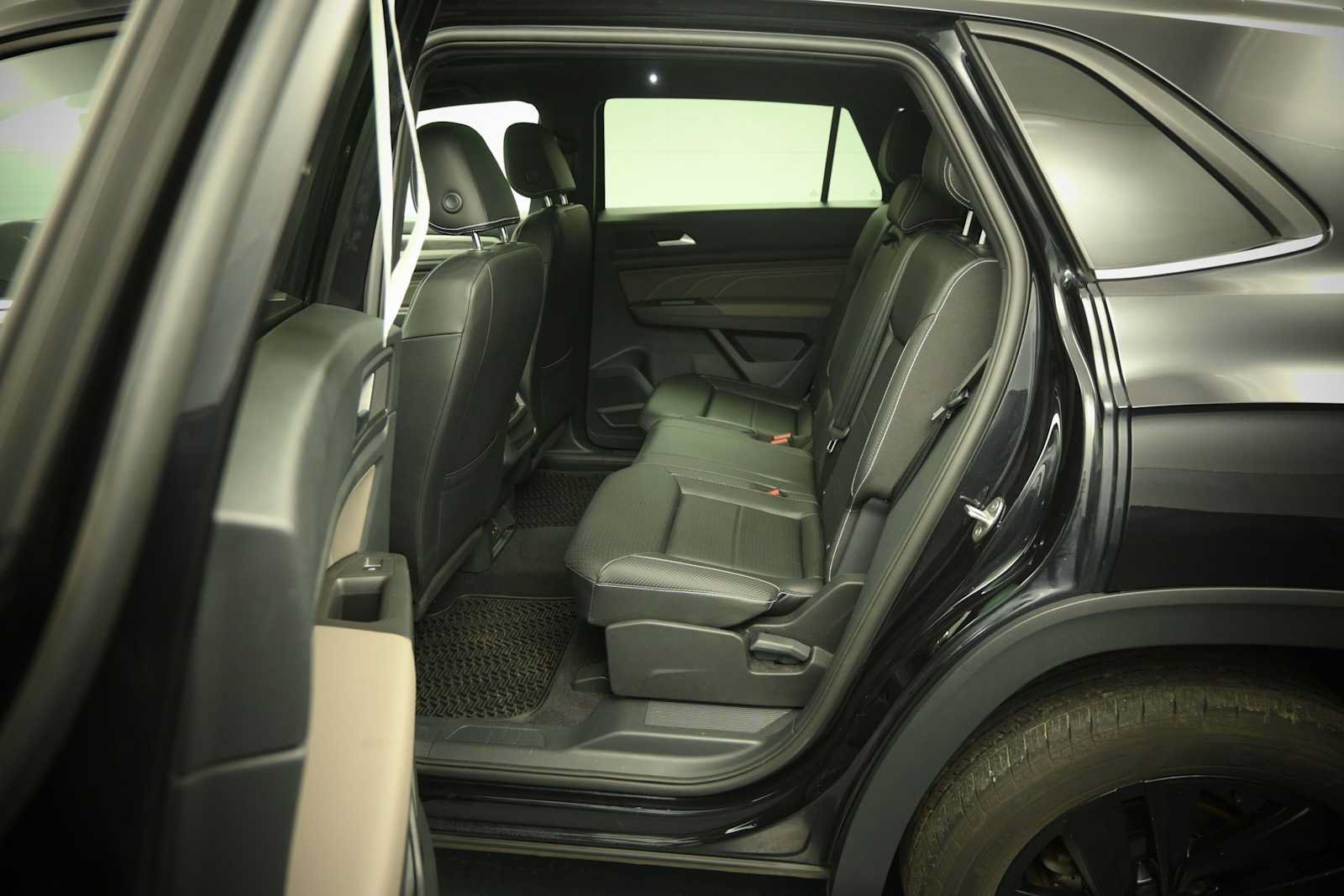Used 2023 Volkswagen Atlas Cross Sport SE w/ Panoramic Sunroof Package AWD/4WD image 7