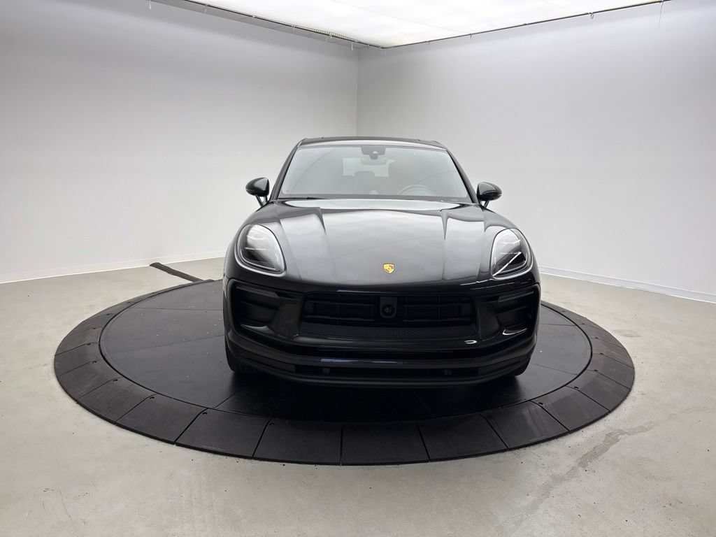 Certified 2024 Porsche Macan AWD/4WD image 10