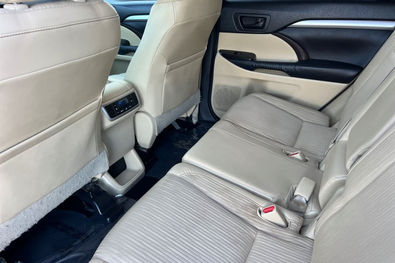 Used 2014 Toyota Highlander Plus FWD image 4