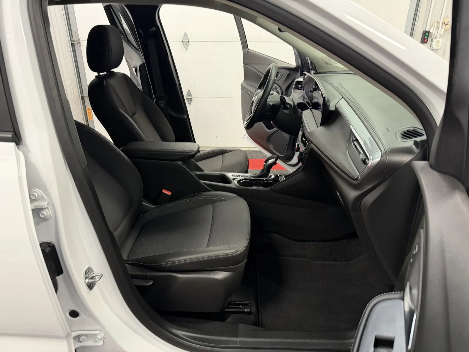 Used 2025 Buick Encore GX Preferred image 44