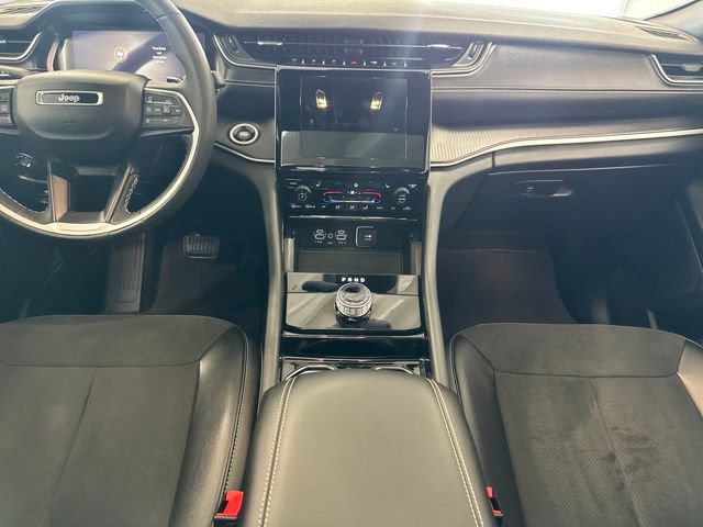 Used 2023 Jeep Grand Cherokee Altitude AWD/4WD image 3