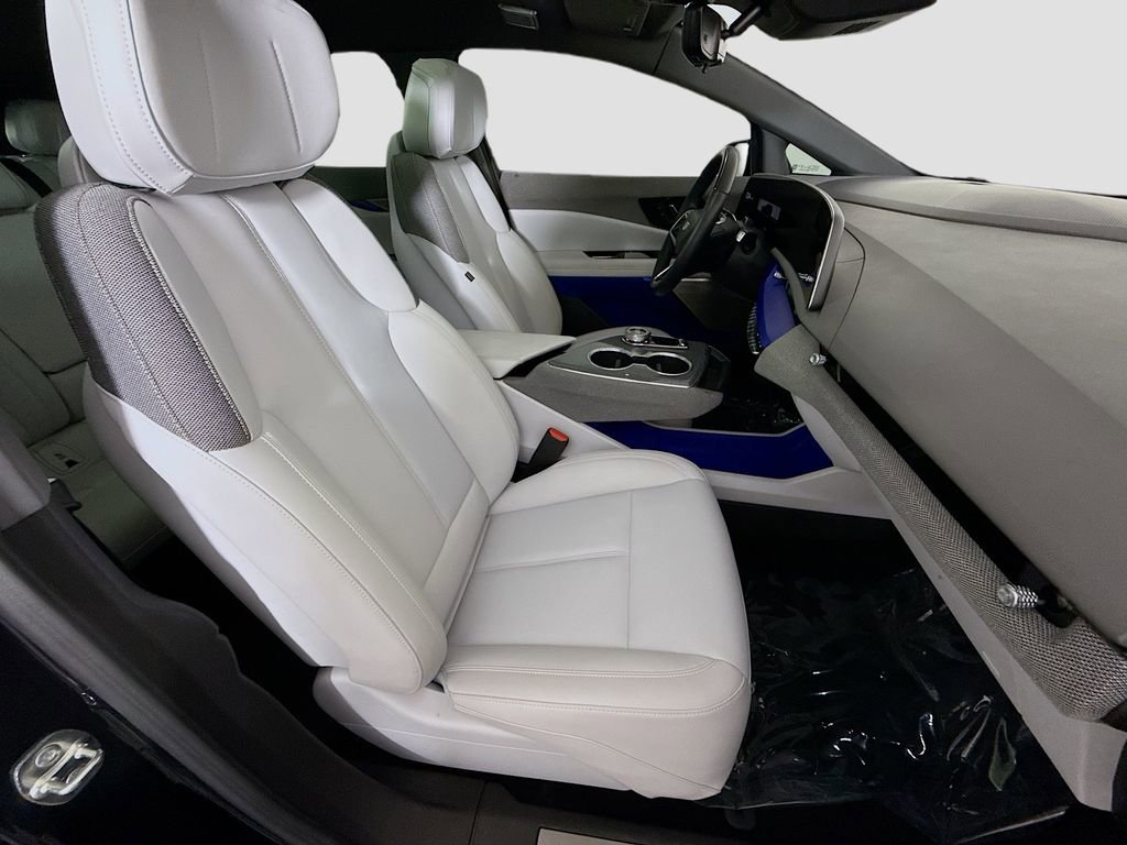 Used 2025 Cadillac Optiq Sport 1 image 29