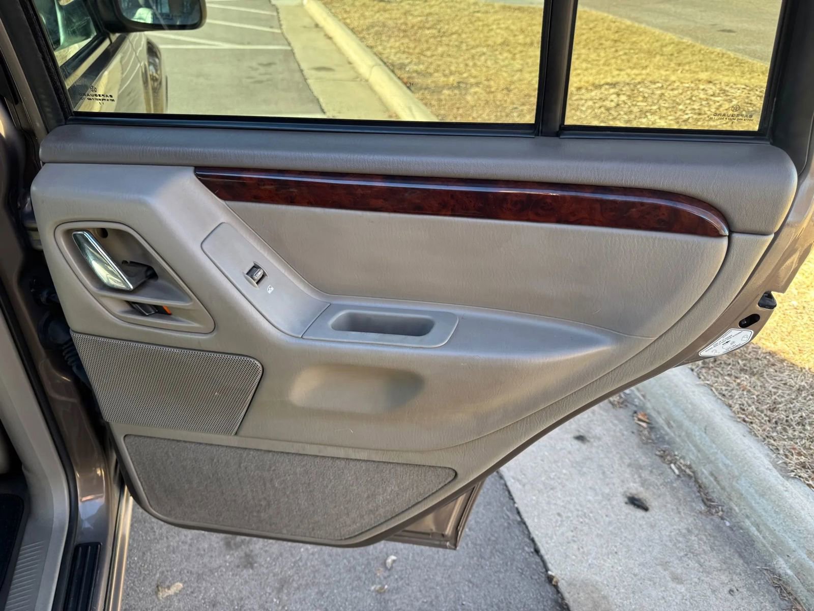 Used 2001 Jeep Grand Cherokee Limited image 14