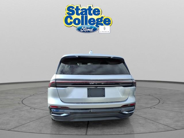 Used 2025 Lincoln Nautilus Premier image 5