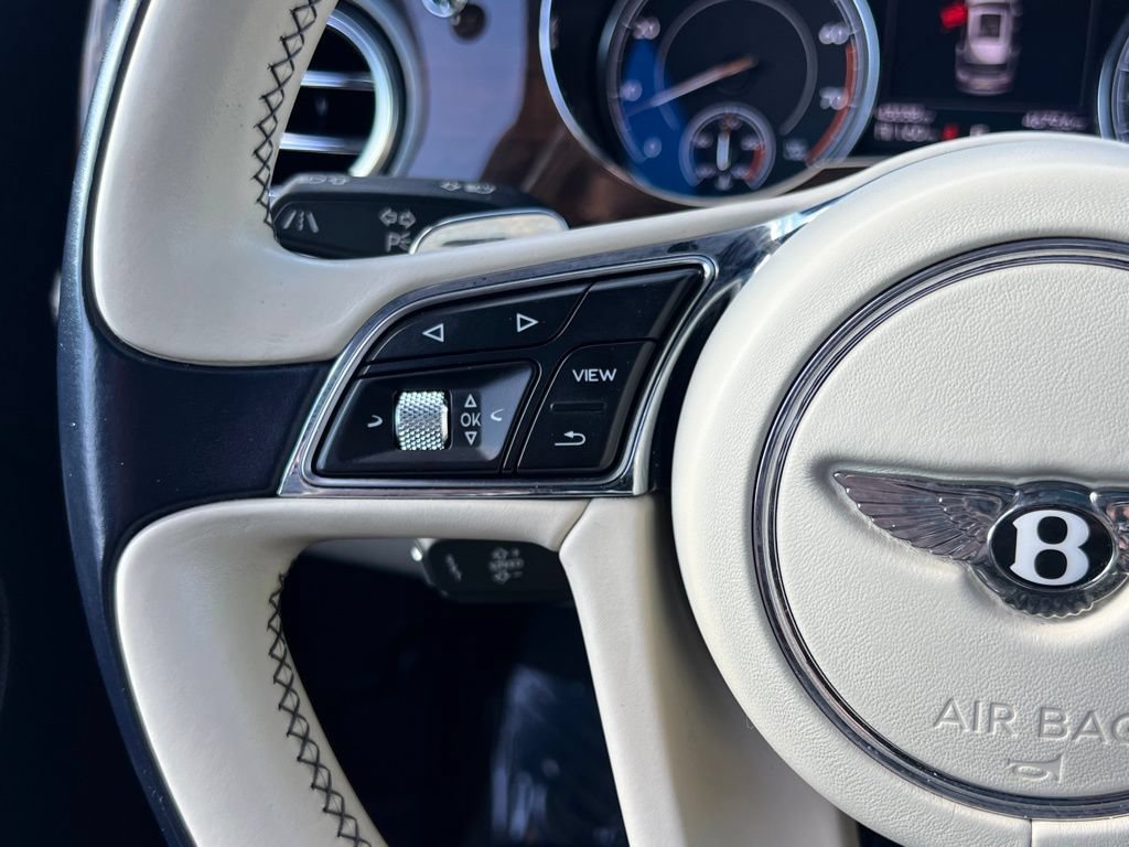 Used 2018 Bentley Bentayga AWD/4WD image 28