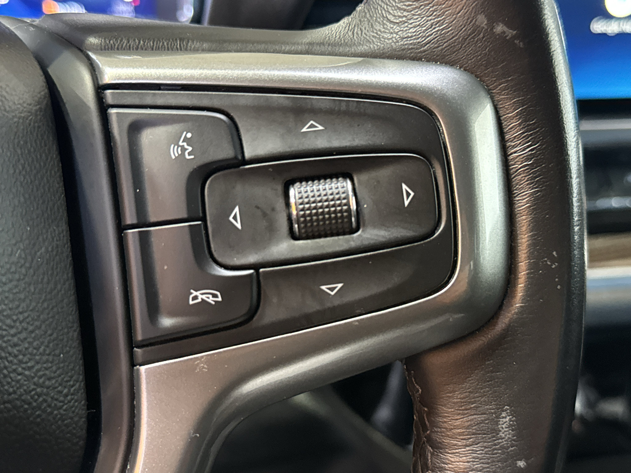 Used 2023 Chevrolet Silverado 1500 LT AWD/4WD image 25
