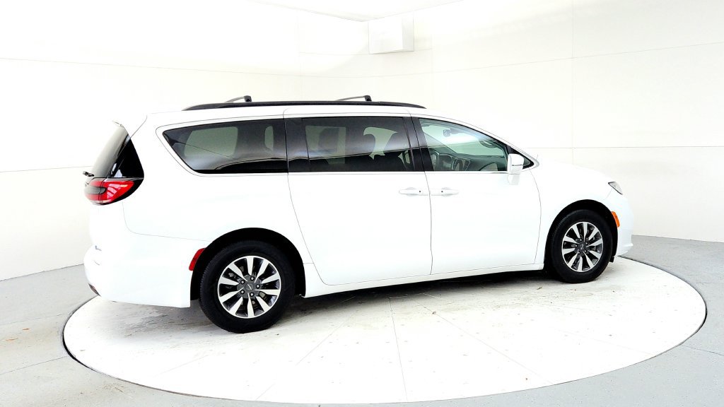 Used 2022 Chrysler Pacifica Touring-L FWD image 6