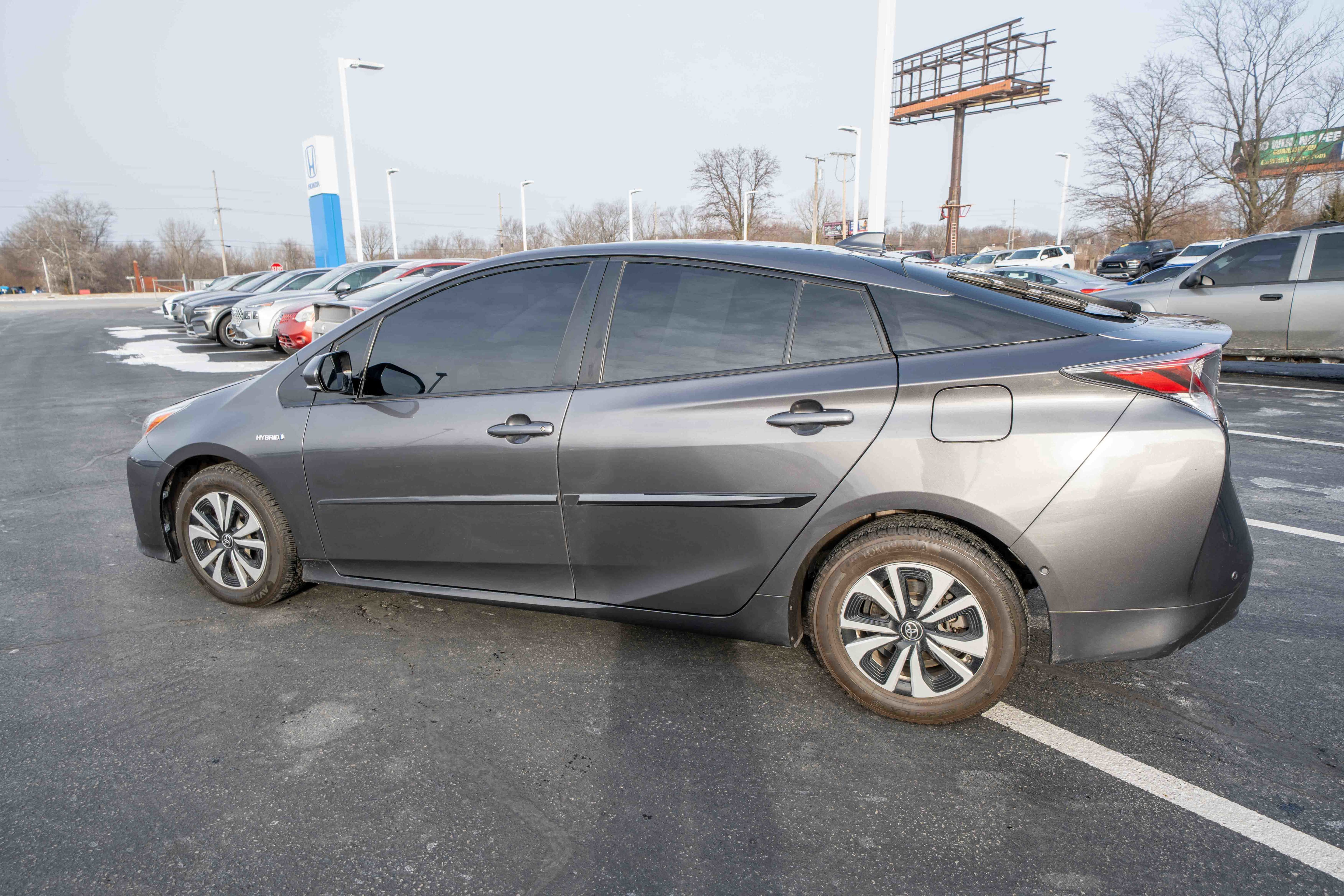 Used 2017 Toyota Prius Four image 4