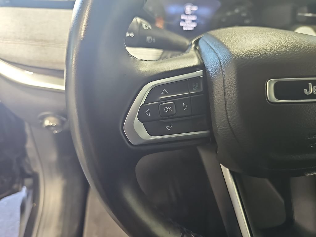 Used 2022 Jeep Compass Latitude w/ Sun and Sound Group AWD/4WD image 16