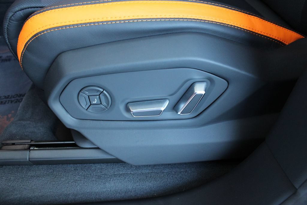 Used 2025 Lamborghini Urus SE AWD/4WD image 18