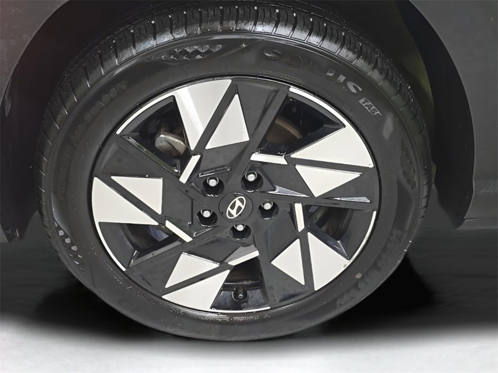 Certified 2025 Hyundai Kona SEL image 28