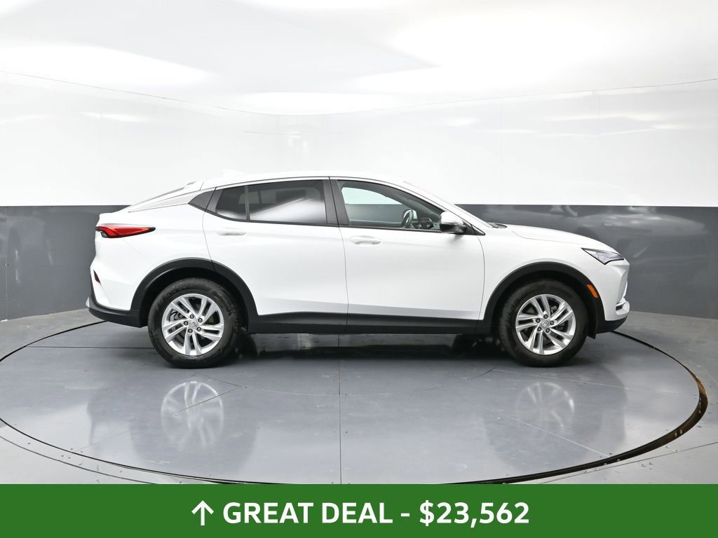 Used 2025 Buick Envista Preferred image 2