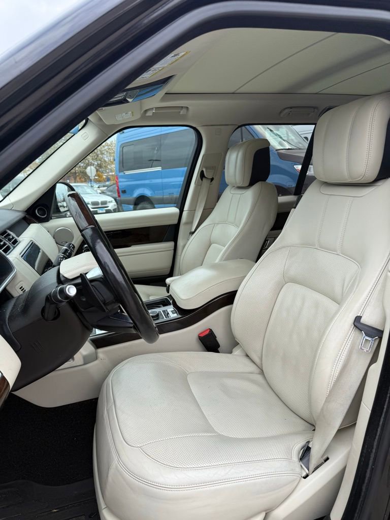 Used 2019 Land Rover Range Rover HSE image 2