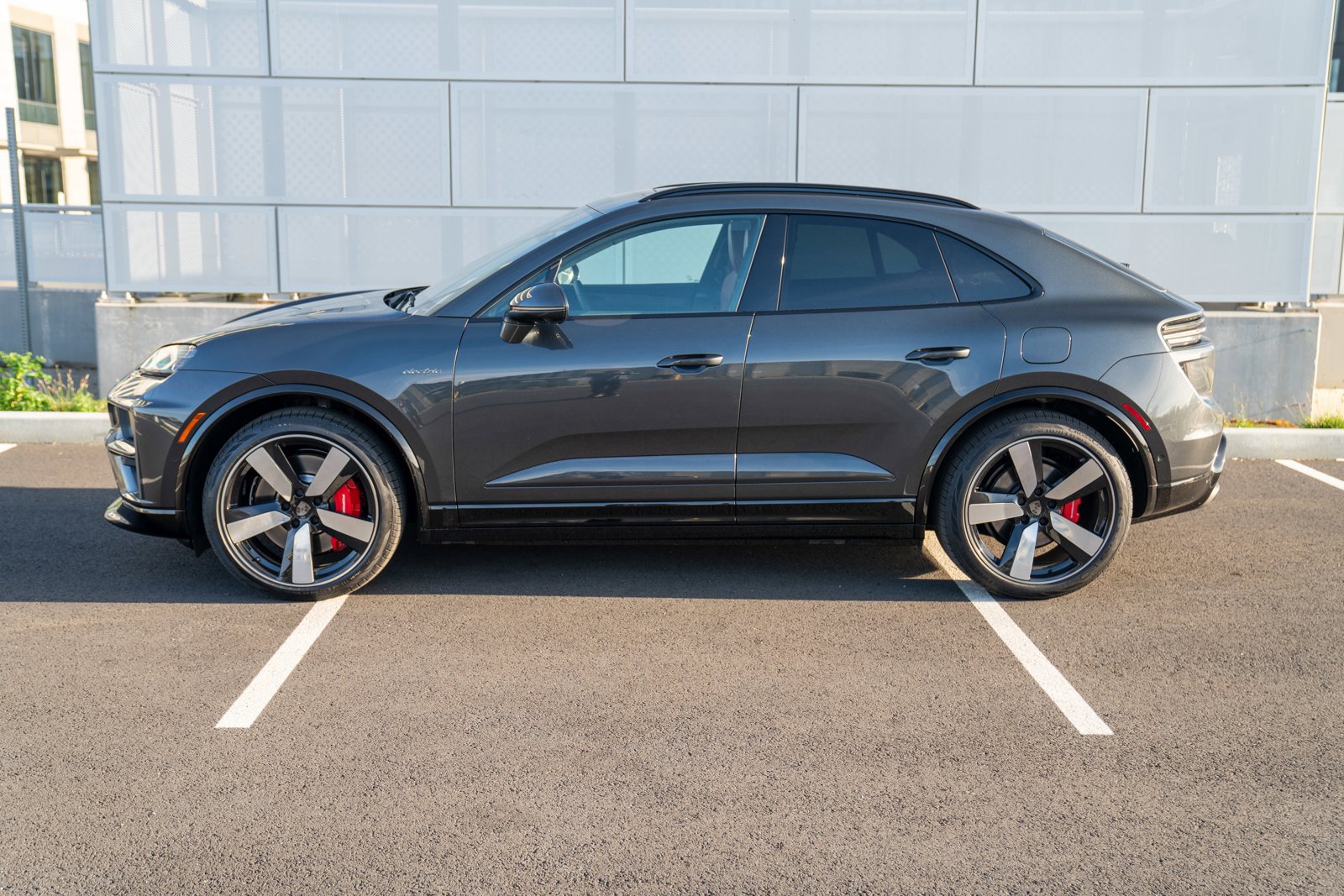New 2026 Porsche Macan Turbo Electric AWD/4WD image 2