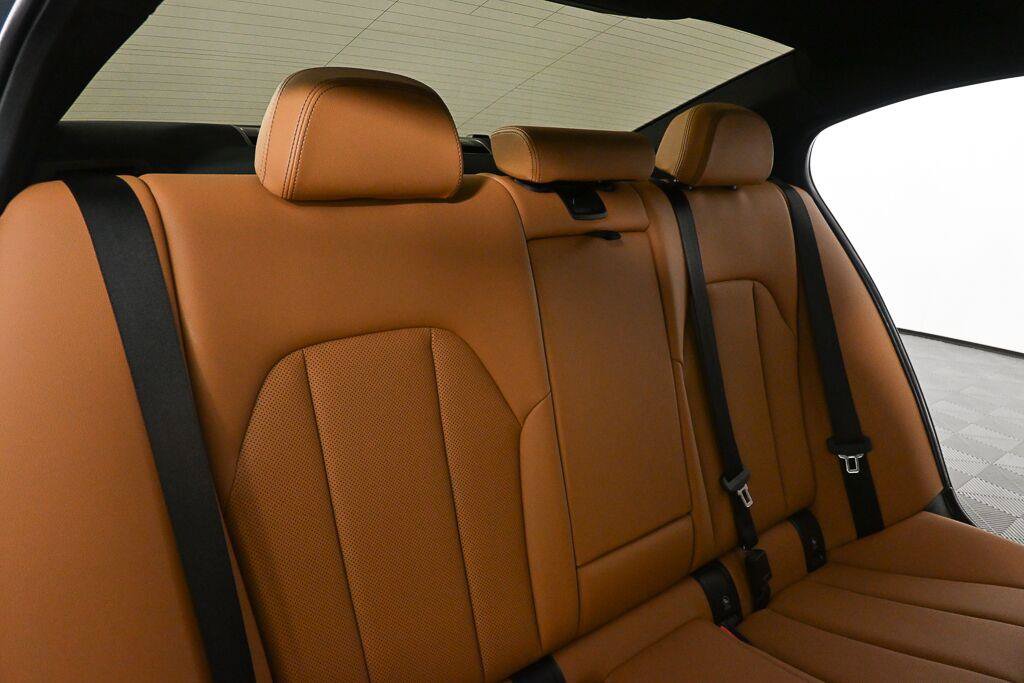 Used 2025 BMW 330i Sedan RWD image 5
