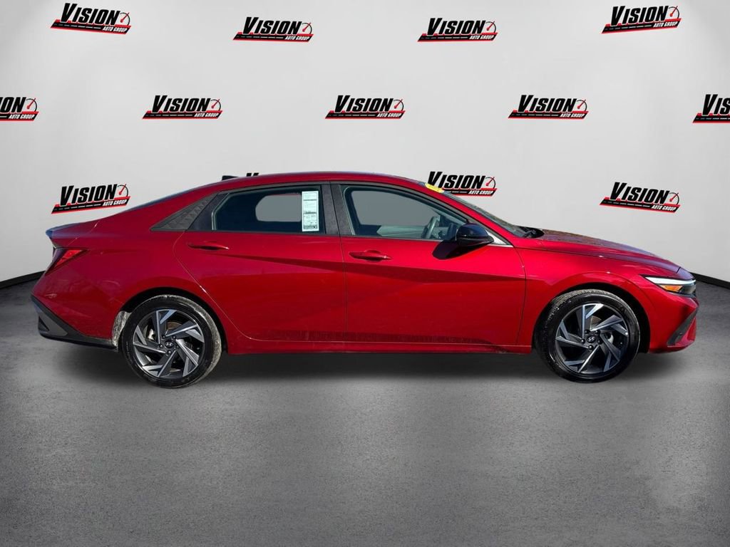 Certified 2025 Hyundai Elantra Sport image 4