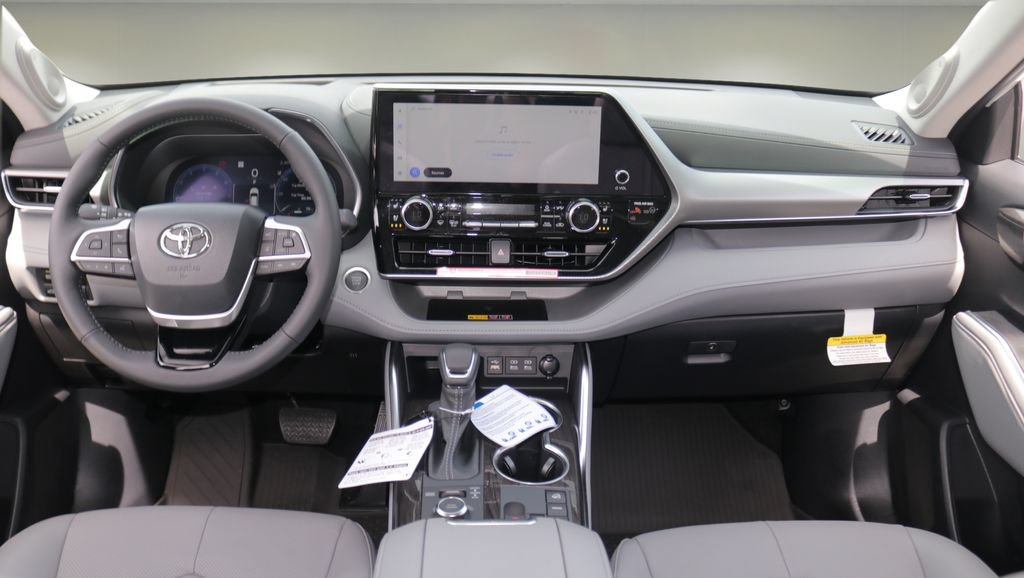 New 2026 Toyota Highlander Platinum AWD/4WD image 14