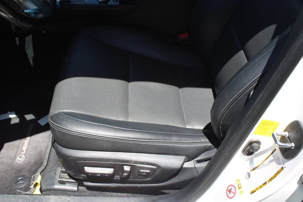 Used 2017 Lexus GS 200t w/ Premium Package RWD image 13