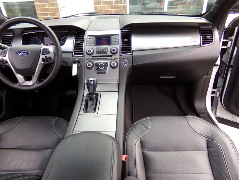 Used 2016 Ford Taurus SEL image 27