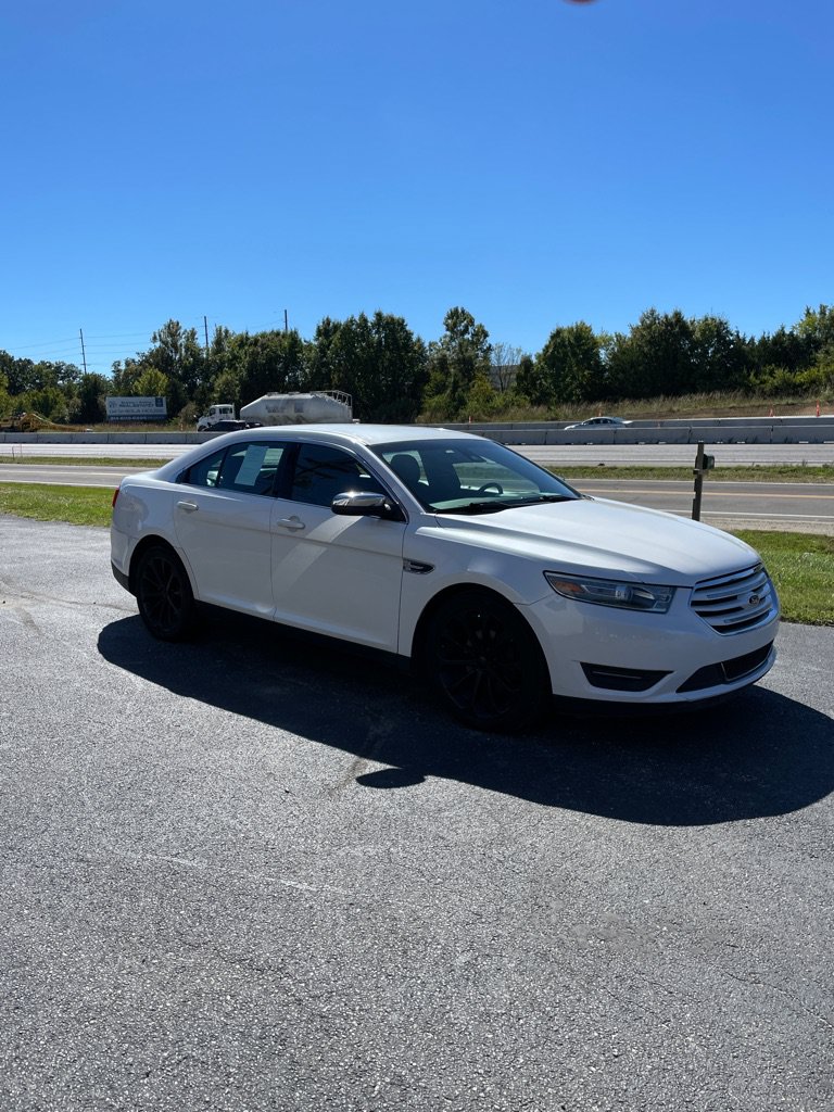 Used 2014 Ford Taurus Limited w/ Equipment Group 301A AWD/4WD image 7