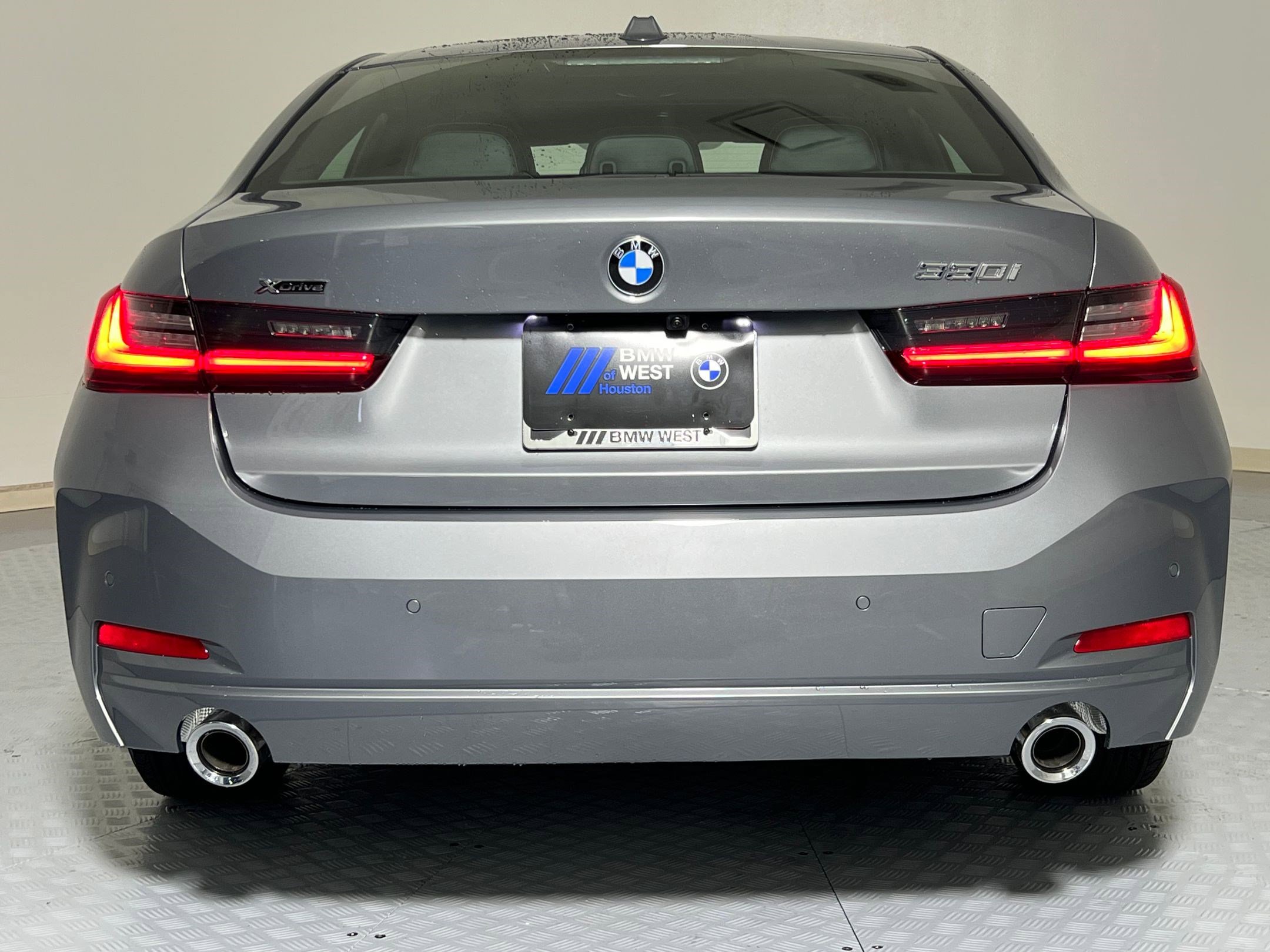 Used 2025 BMW 330i xDrive Sedan w/ Premium Package AWD/4WD image 9