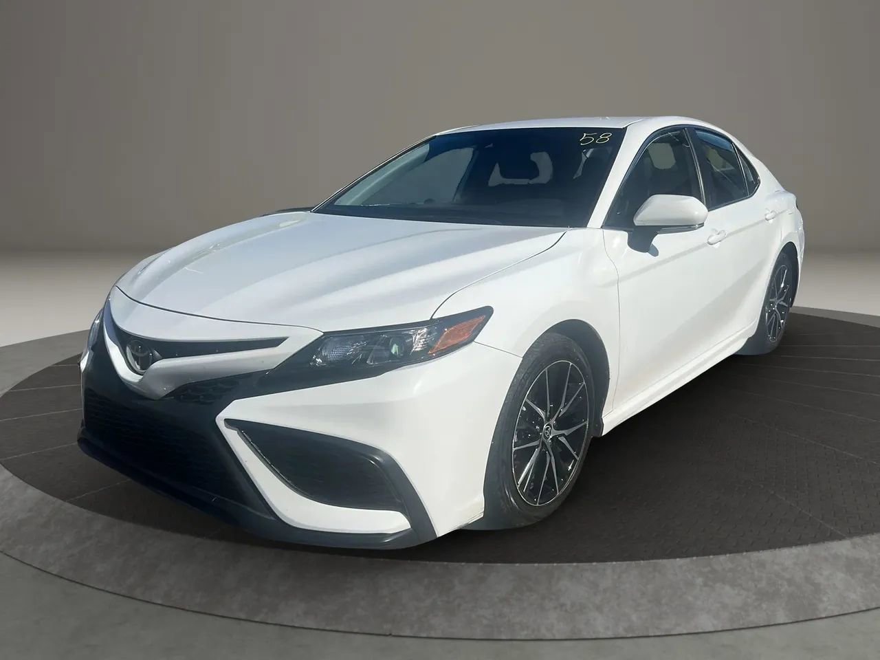 Used 2023 Toyota Camry SE image 1