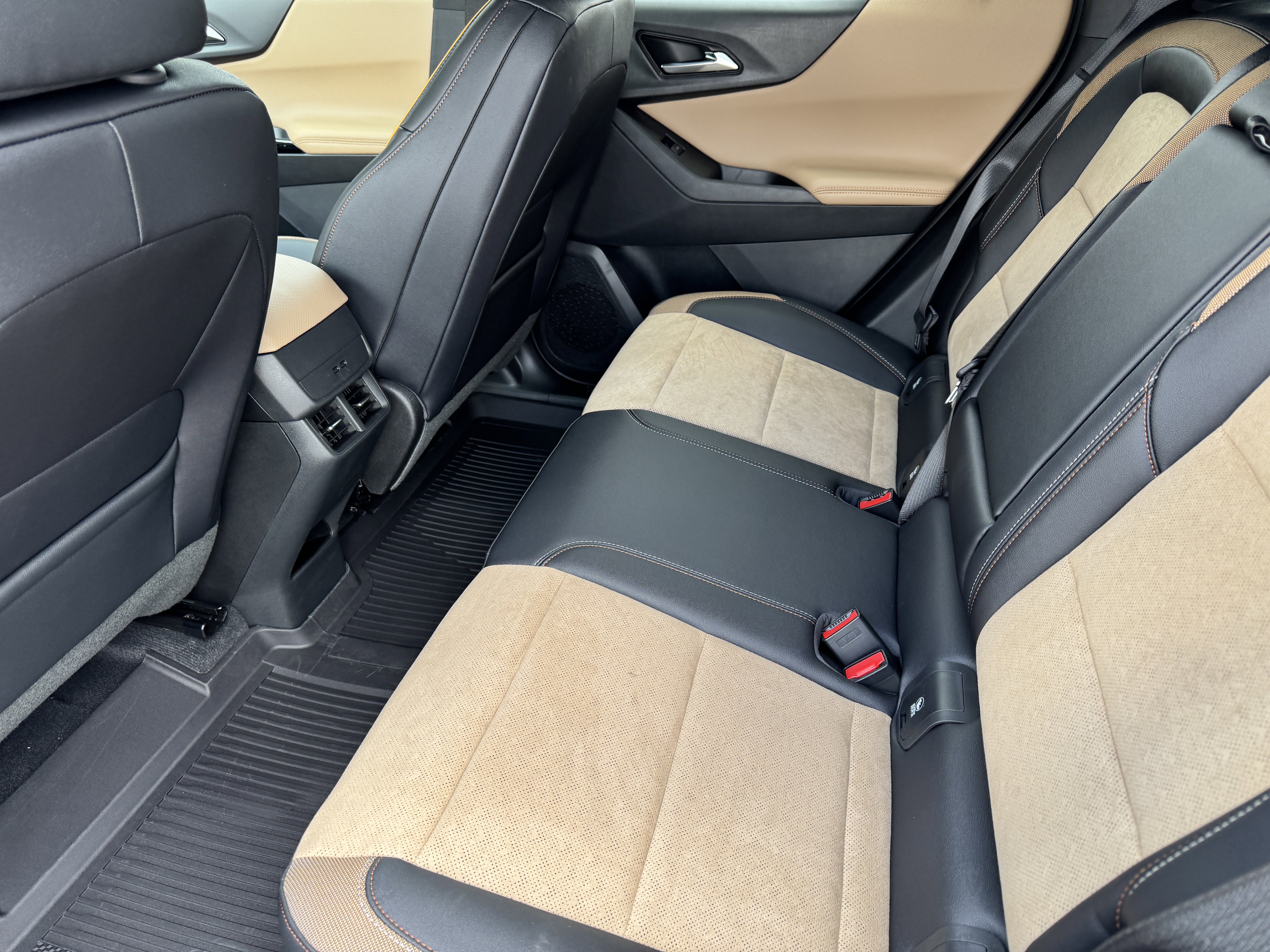 New 2026 Chevrolet Equinox ACTIV w/ LPO, Floor Liner Package image 15