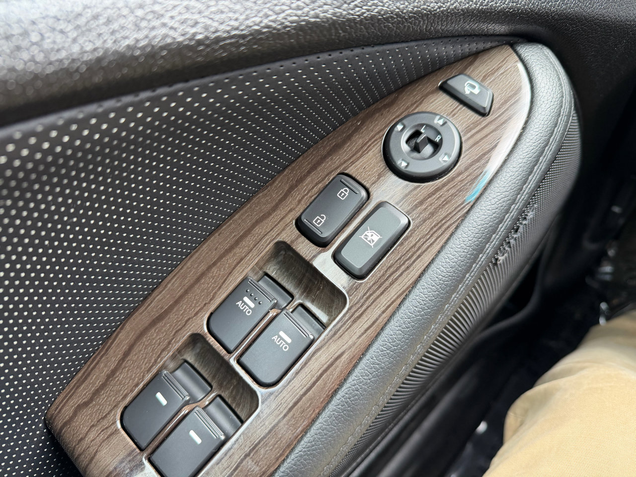 Used 2013 Kia Optima SX w/ Chrome Limited Pkg image 32