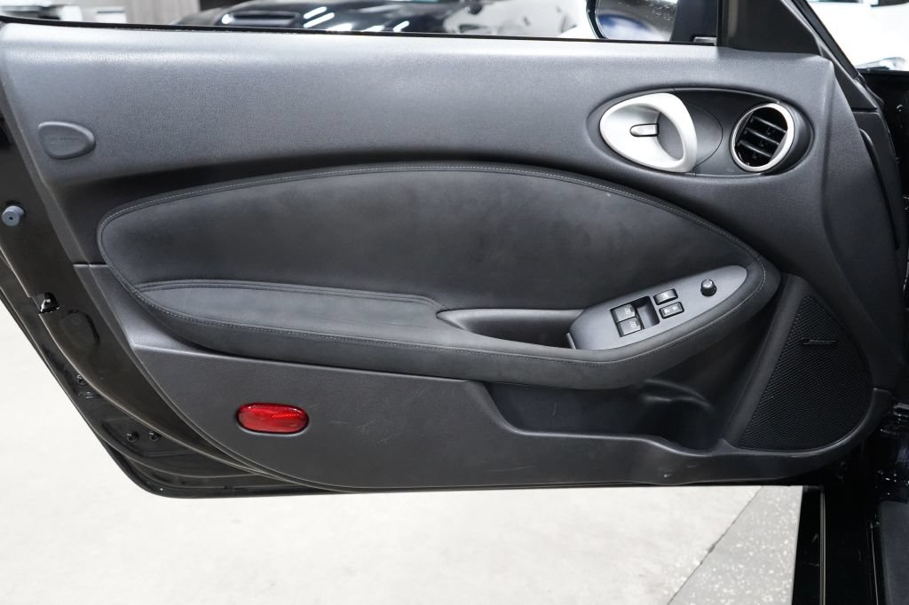 Used 2019 Nissan 370Z Touring RWD image 9