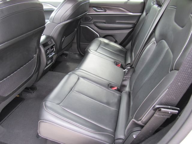 Used 2022 Jeep Grand Cherokee Limited AWD/4WD image 16