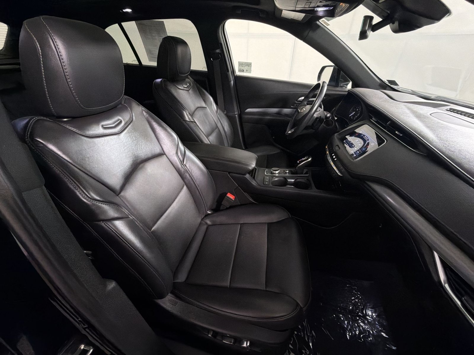 Used 2023 Cadillac XT4 Premium Luxury w/ Technology Package AWD/4WD image 27