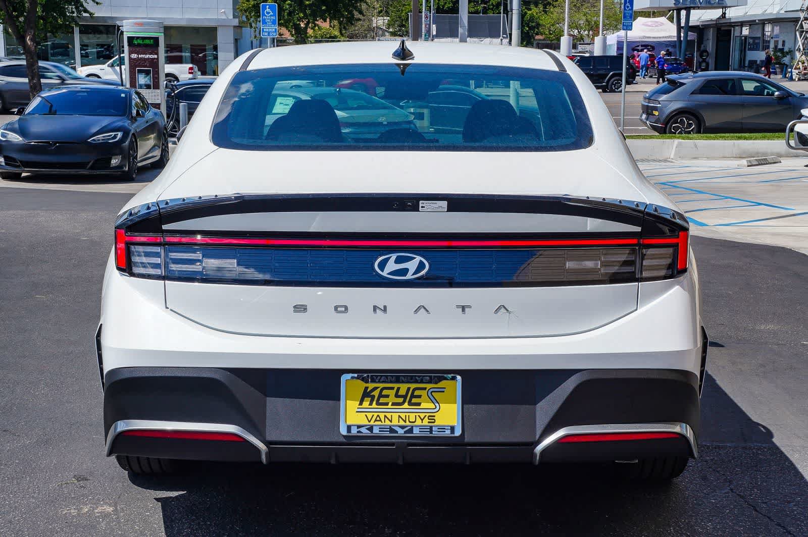 New 2025 Hyundai Sonata SE FWD image 3