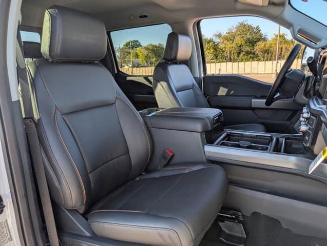 New 2026 Ford F250 Lariat w/ Black Appearance Package image 25
