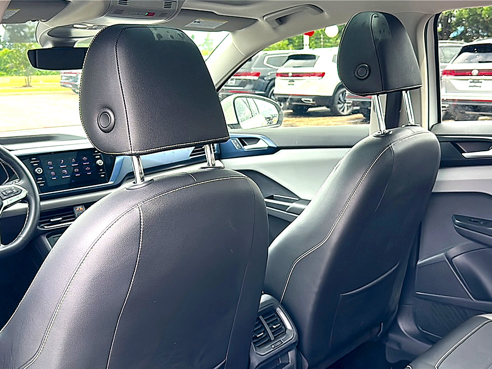 Used 2023 Volkswagen Taos SE w/ Panoramic Sunroof Package FWD image 18