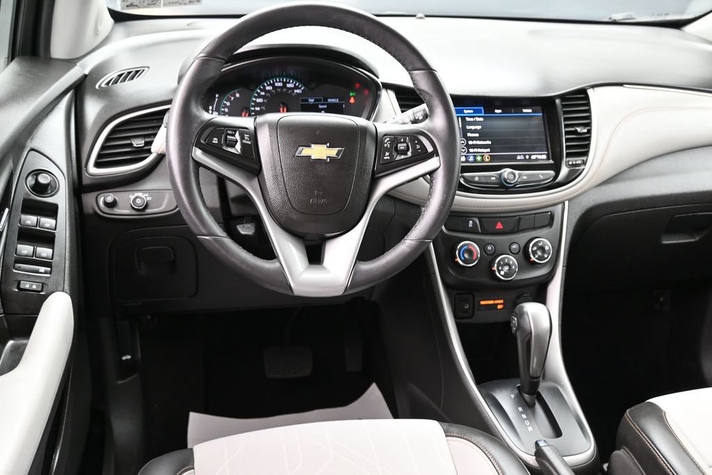Used 2022 Chevrolet Trax LT w/ LT Convenience Package AWD/4WD image 32