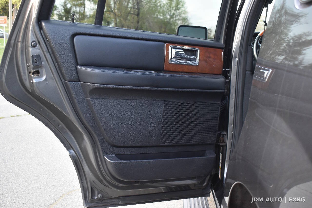 Used 2017 Lincoln Navigator Select AWD/4WD image 10