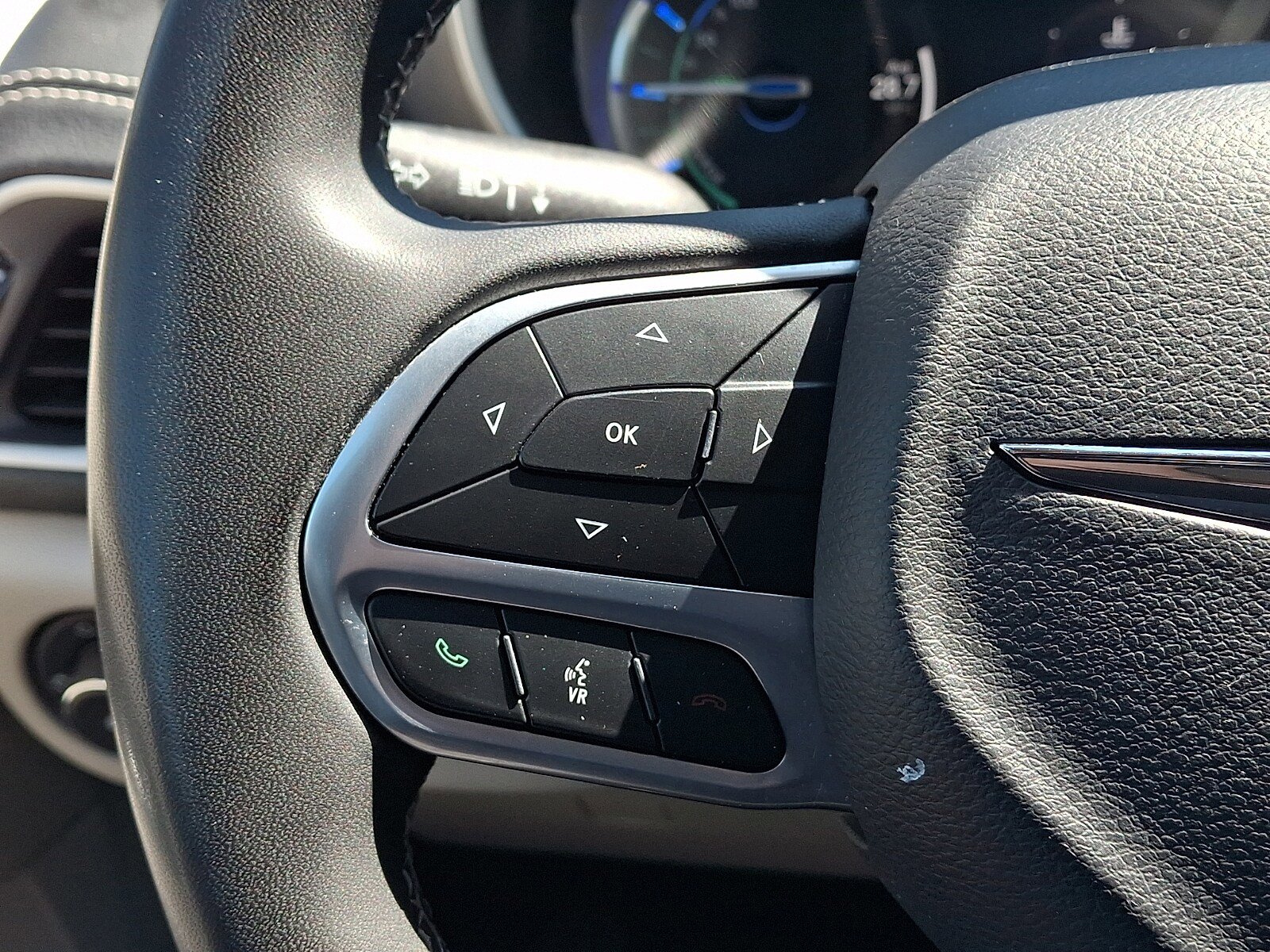 Used 2023 Chrysler Pacifica Touring-L FWD image 19