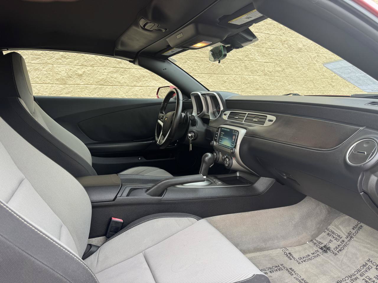 Used 2015 Chevrolet Camaro LT RWD image 29