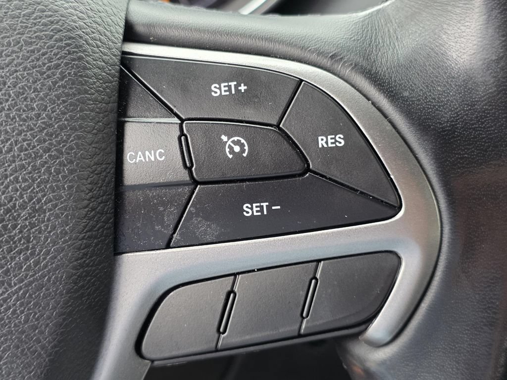 Used 2020 Jeep Grand Cherokee Altitude AWD/4WD image 30