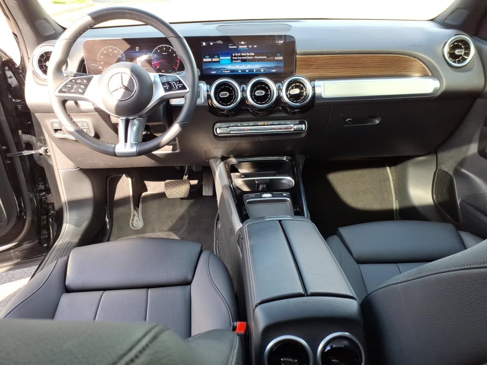 Certified 2025 Mercedes-Benz GLB 250 4MATIC image 14