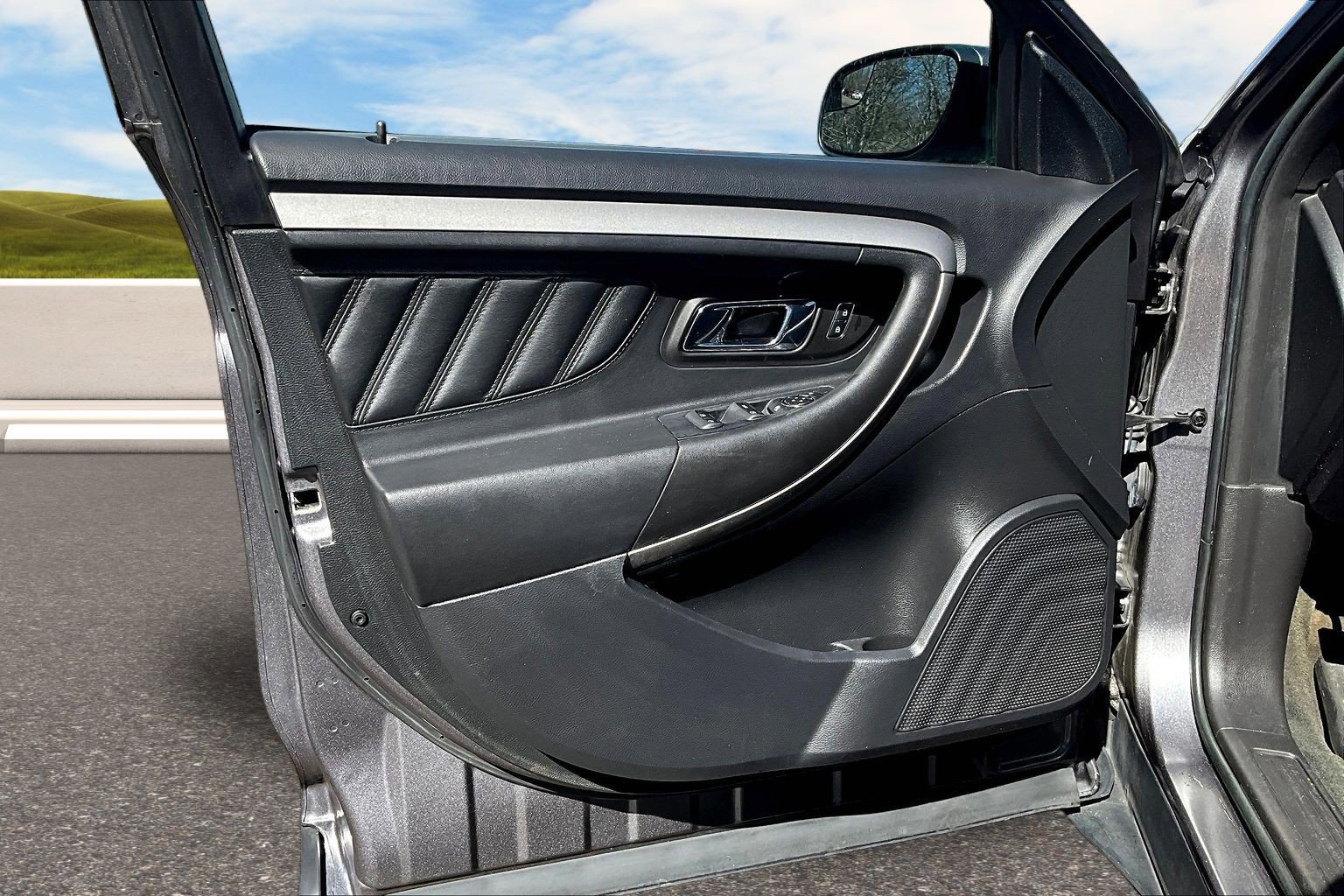 Used 2013 Ford Taurus SEL image 12