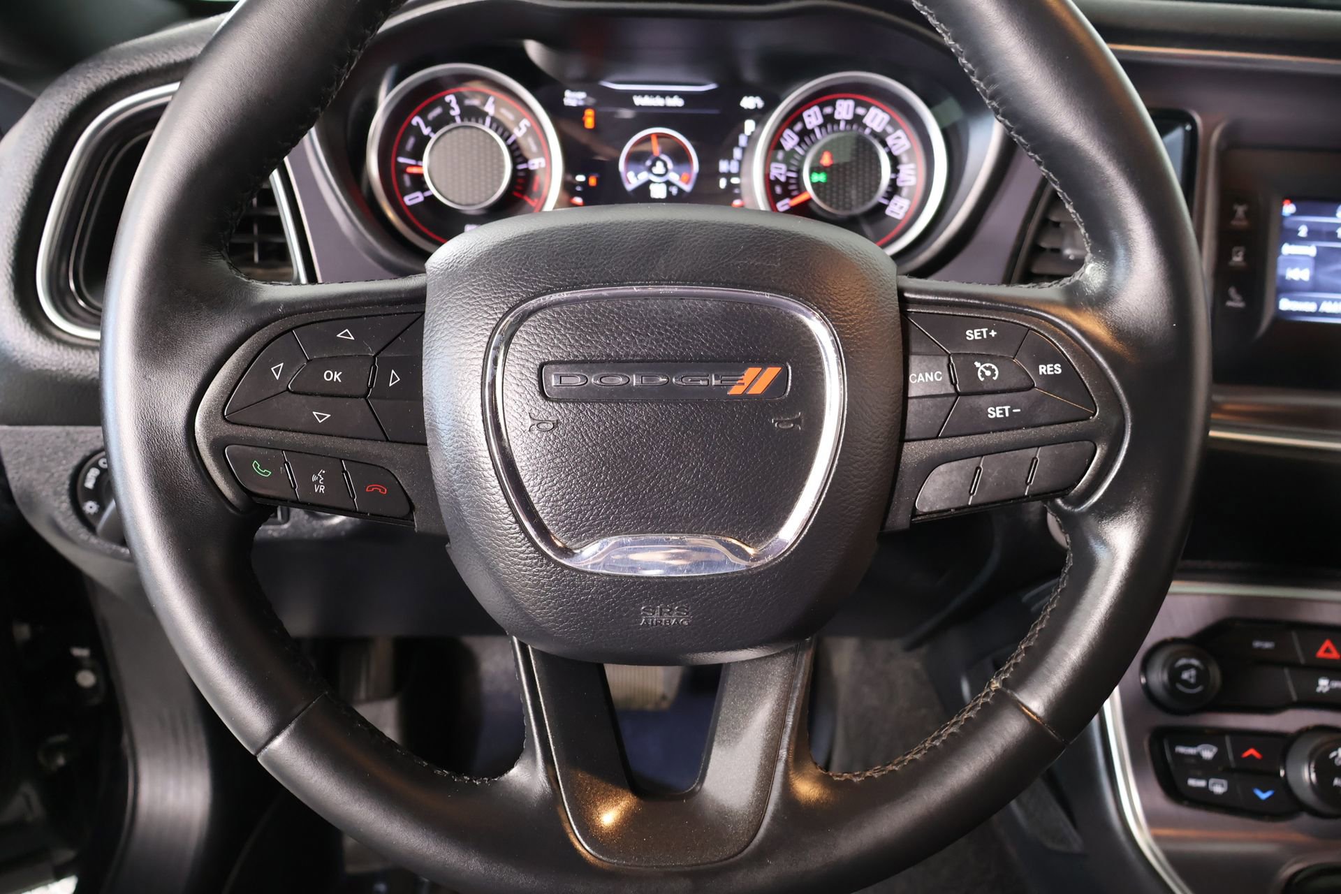 Used 2015 Dodge Challenger SXT RWD image 3