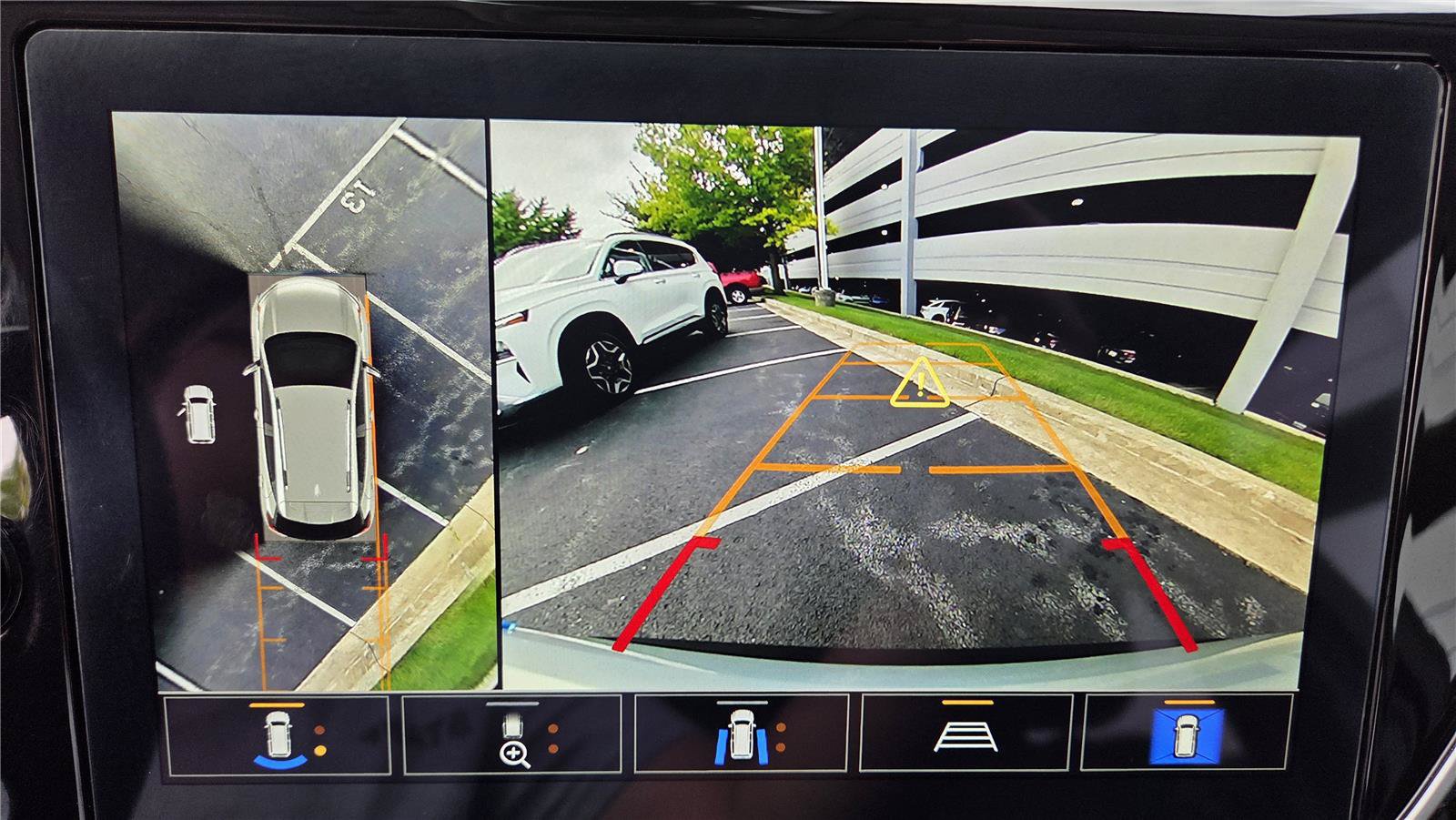 Used 2023 Chevrolet Bolt EUV Premier FWD image 23