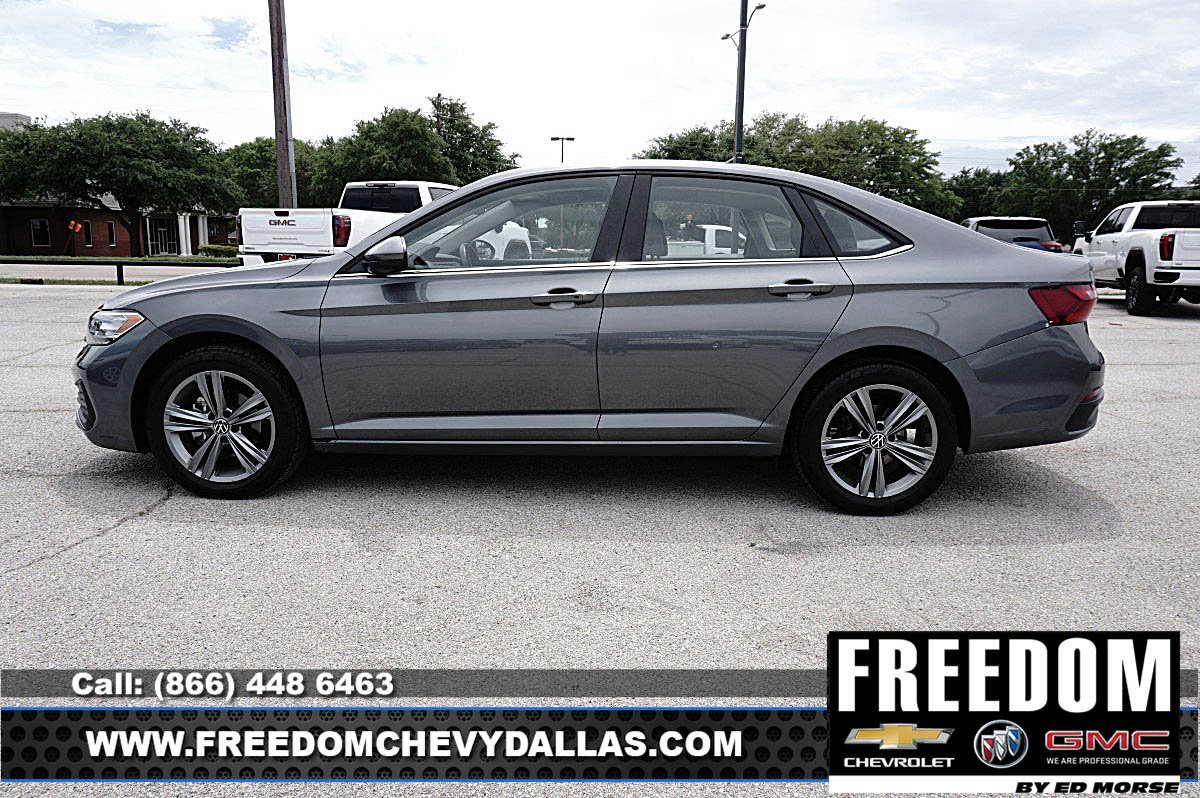 Used 2024 Volkswagen Jetta SE FWD image 4