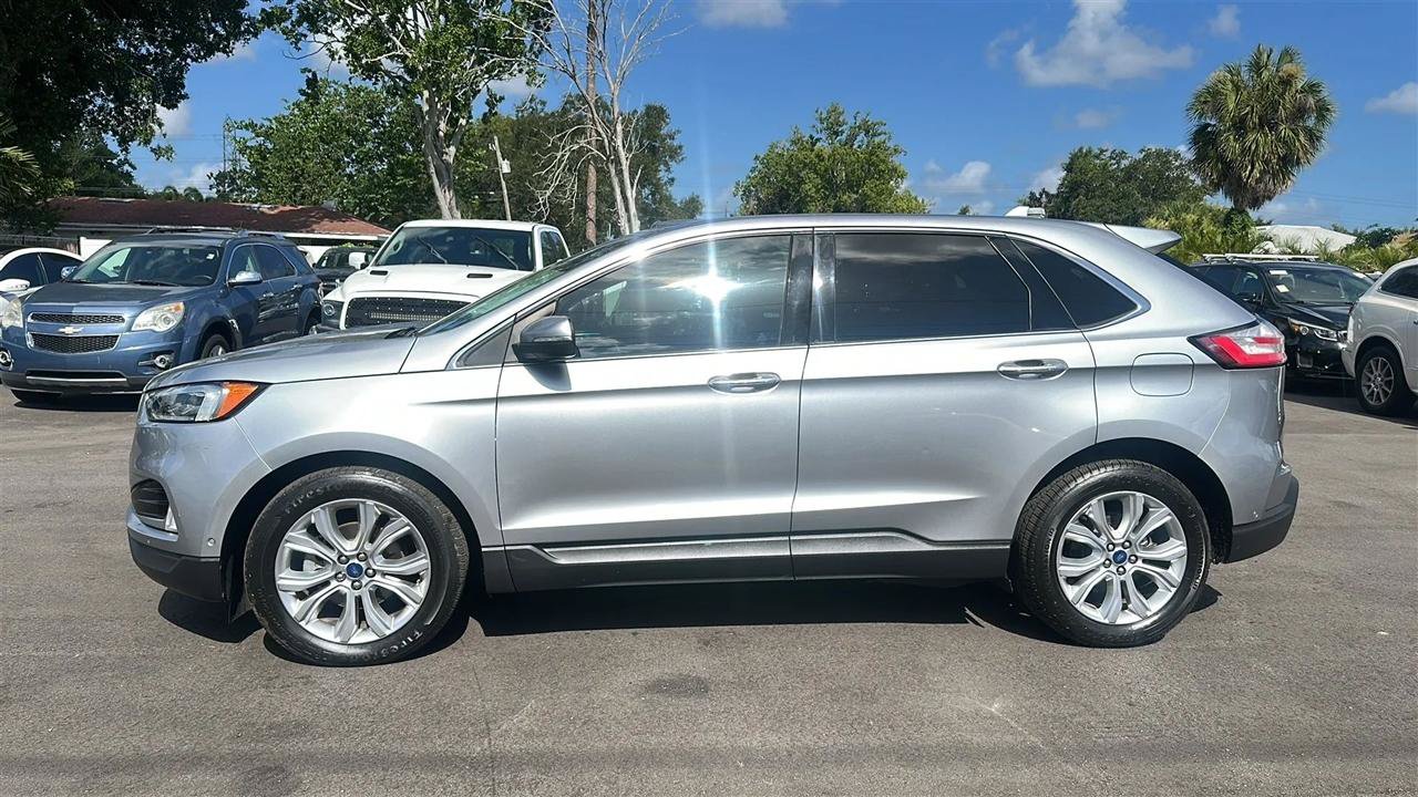 Used 2020 Ford Edge Titanium w/ Equipment Group 301A FWD image 13